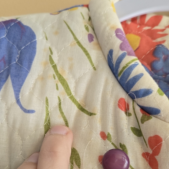 1970s Vintage Floral Quilted Coat with Blue Accents - Picture 5 of 12